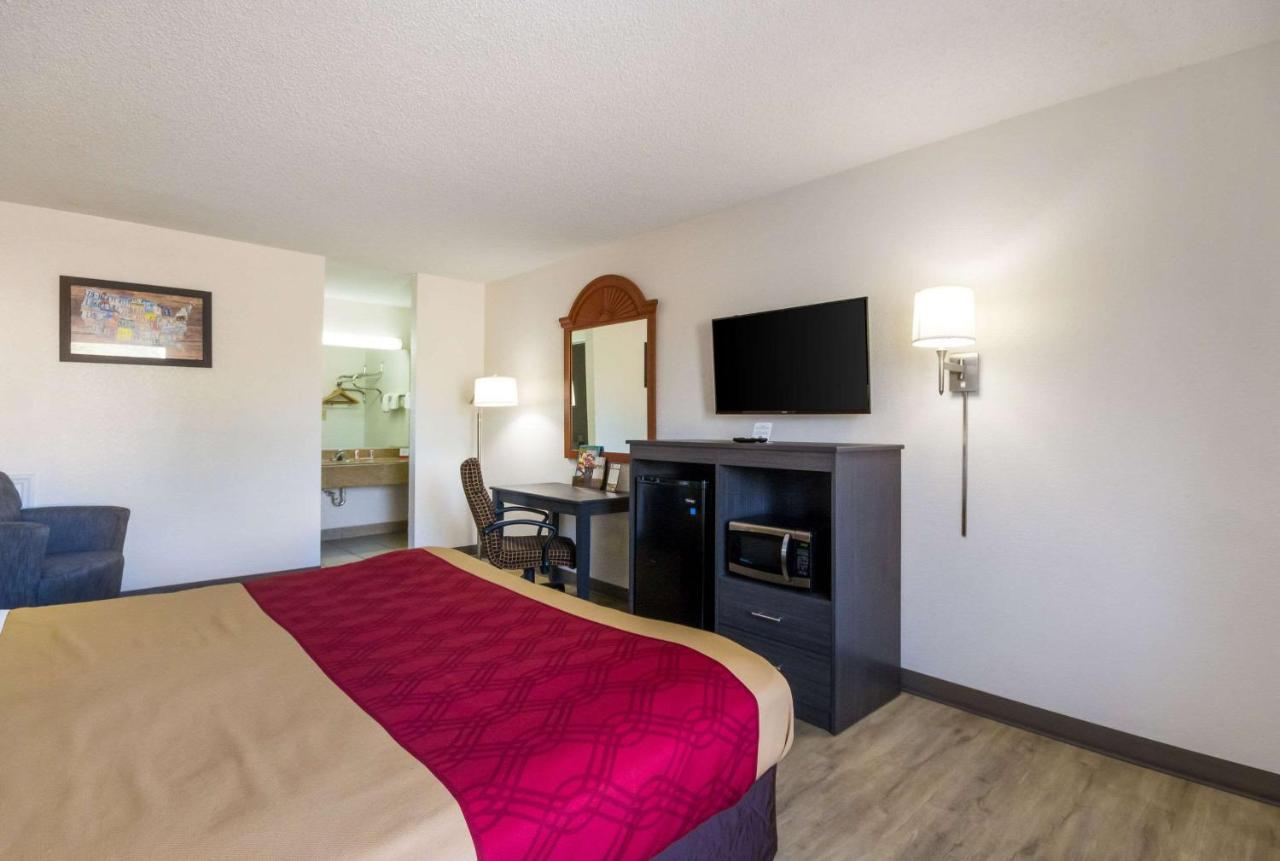 King Room - Non-Smoking at Econo Lodge Little Creek