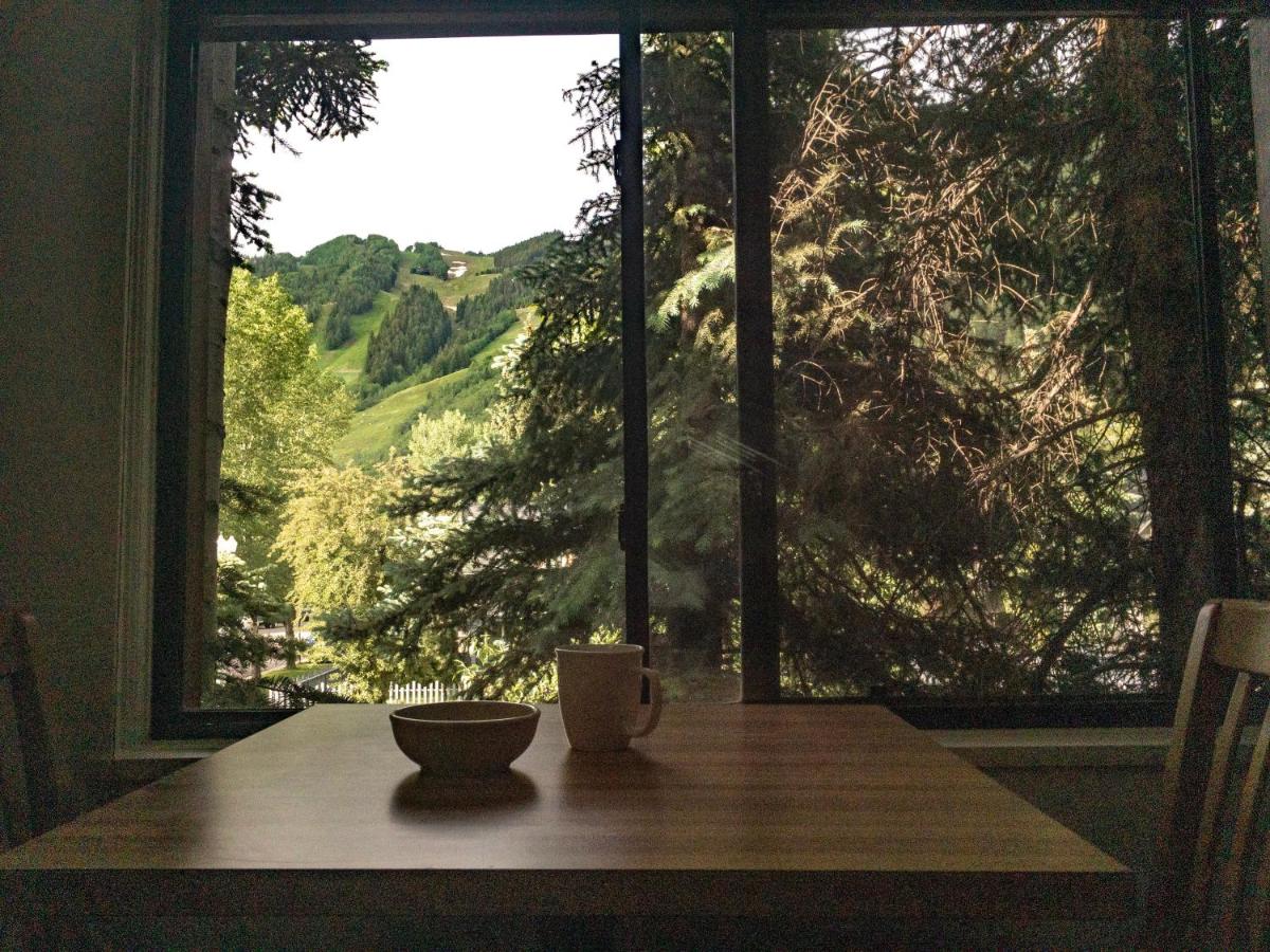 Deluxe Queen Room - Top Floor at Tyrolean Lodge