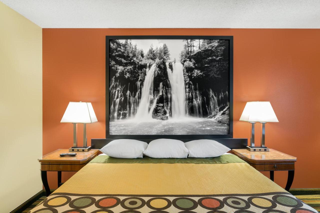 King Room - Non-Smoking at Super 8 by Wyndham Chico