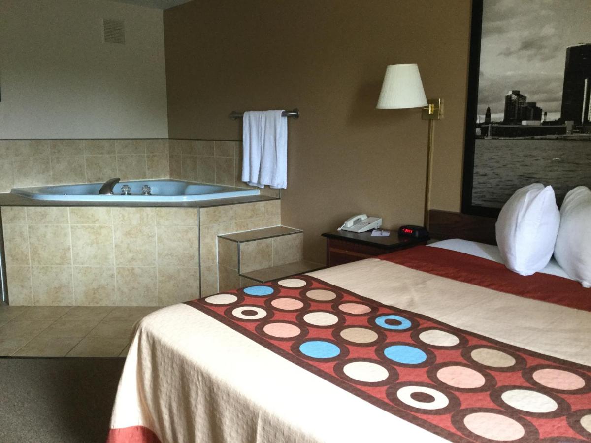 Deluxe Queen Studio Suite - Non-Smoking at Super 8 by Wyndham Imlay City