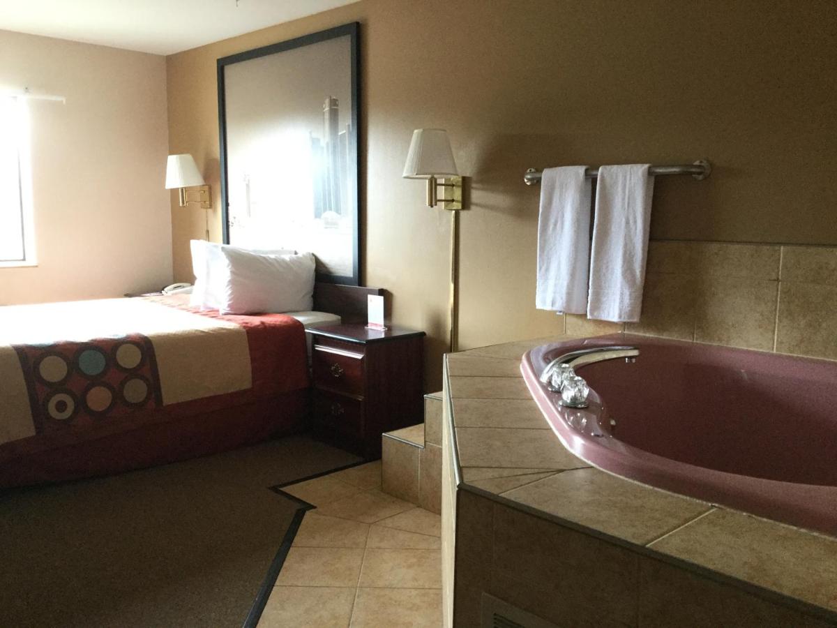 Deluxe Queen Studio Suite - Non-Smoking at Super 8 by Wyndham Imlay City