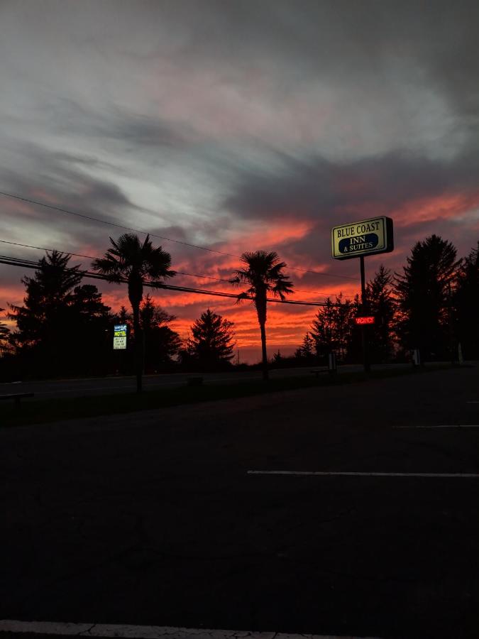 | Blue Coast Inn & Suites