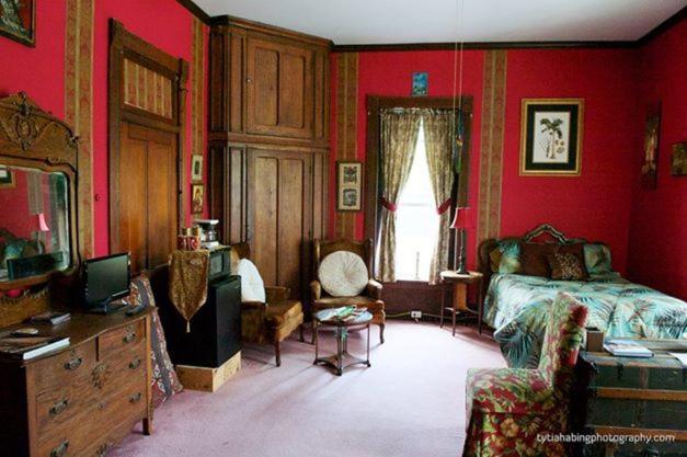 | Riverview Mansion Hotel
