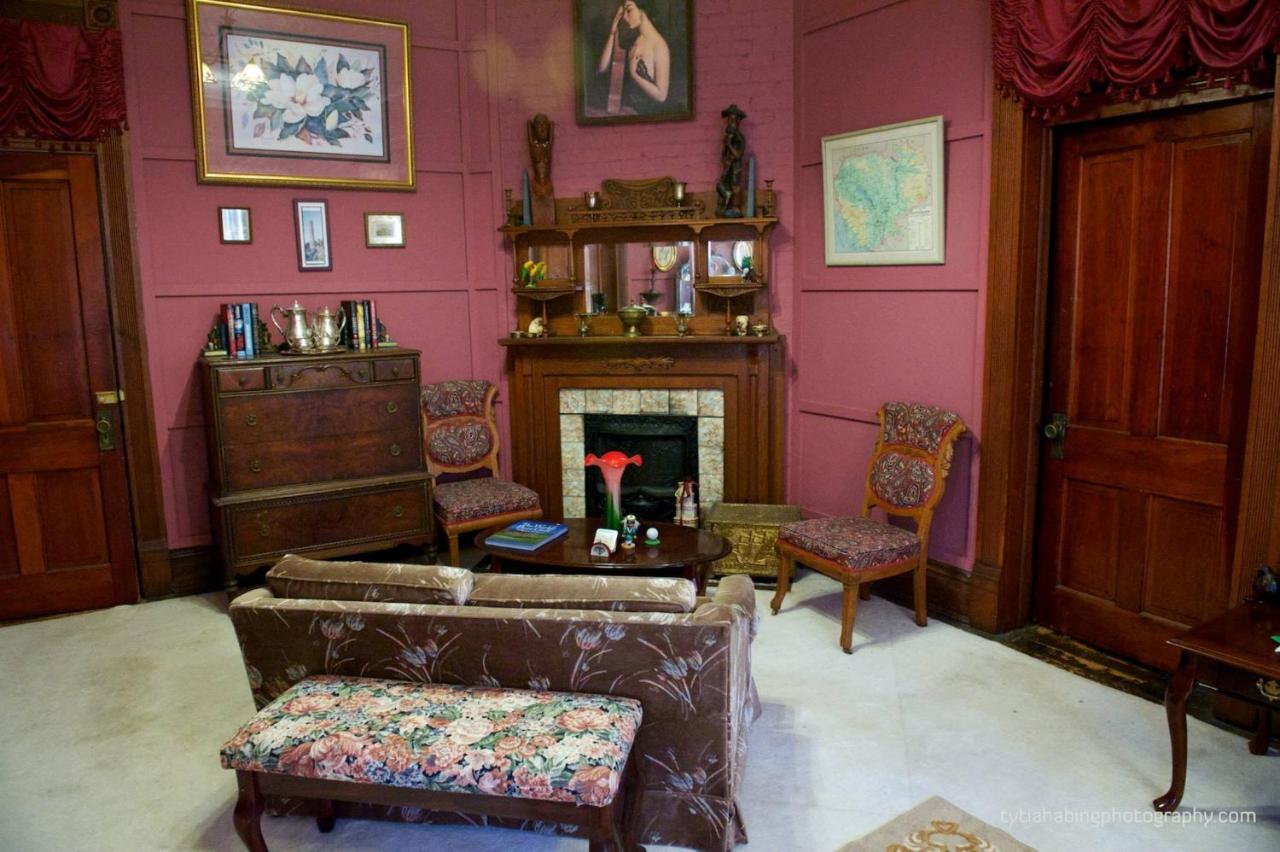 | Riverview Mansion Hotel