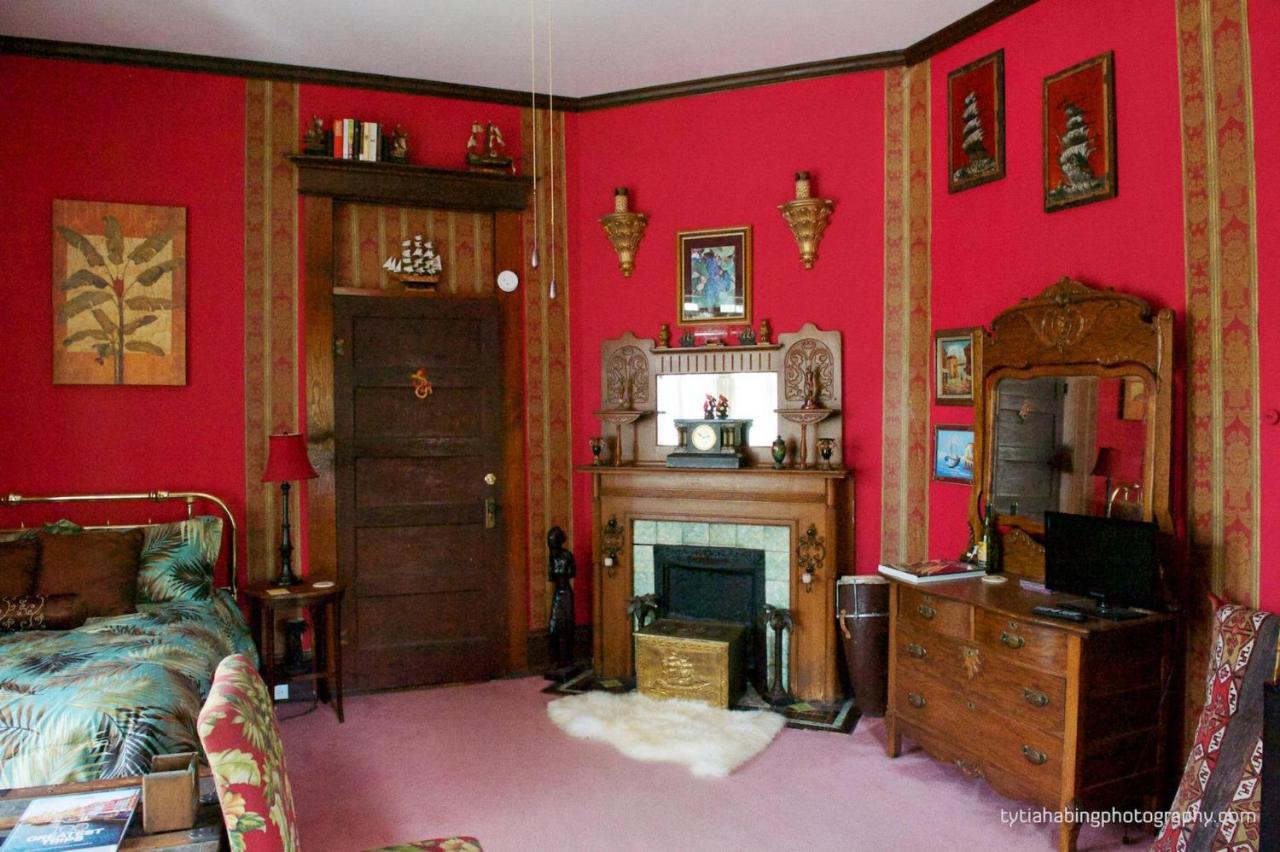 | Riverview Mansion Hotel