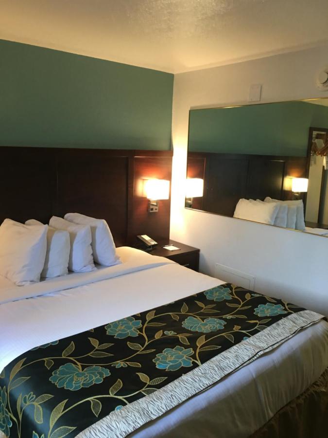 Queen Room - Non-Smoking at Baymont by Wyndham Keystone Near Mt. Rushmore