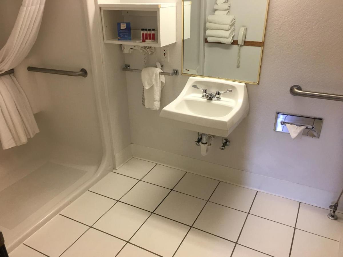 Queen Room - Disability Access/Non-Smoking at Baymont by Wyndham Keystone Near Mt. Rushmore