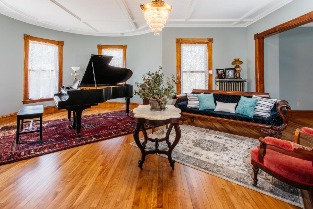 | Reynolds House Inn