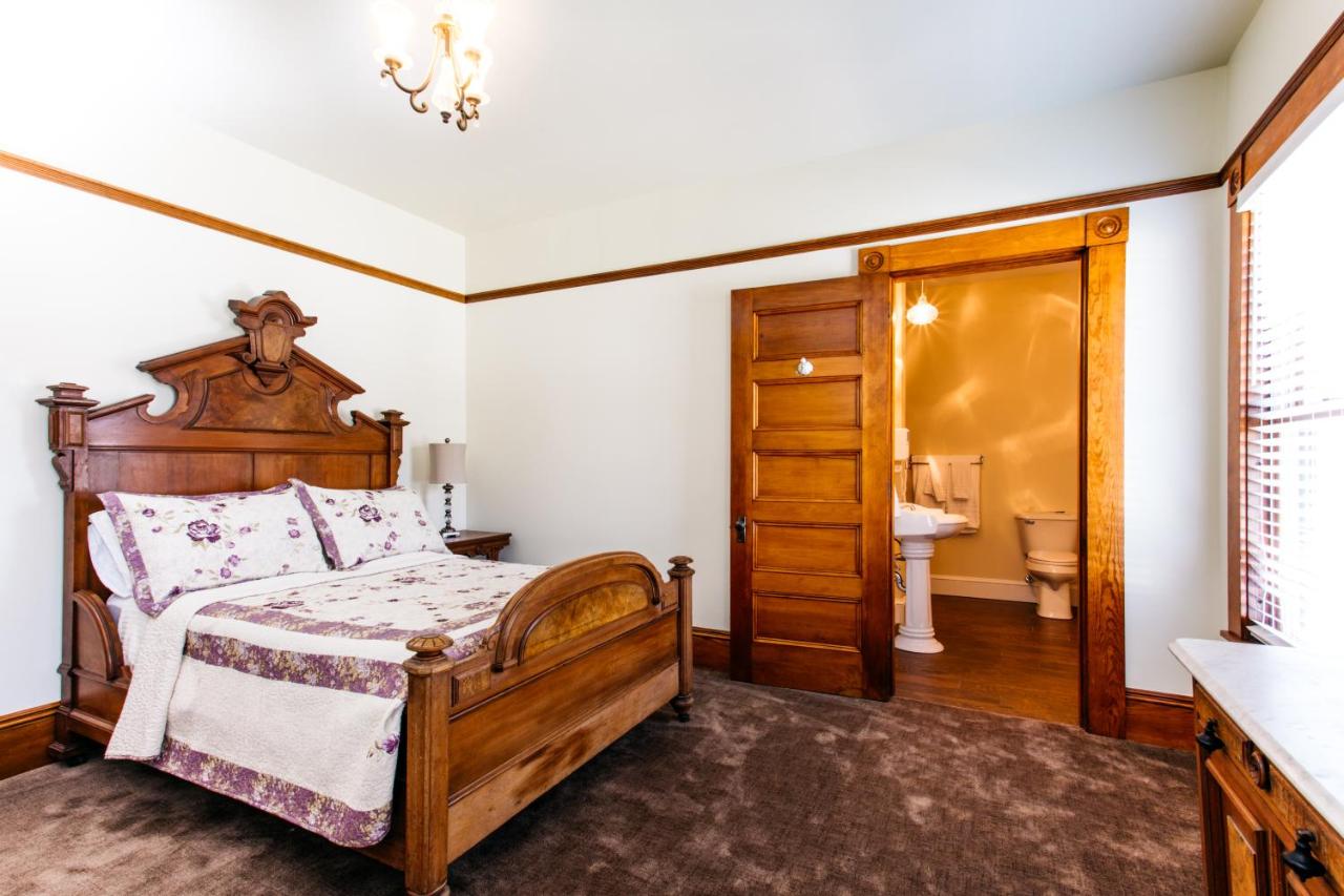 | Reynolds House Inn