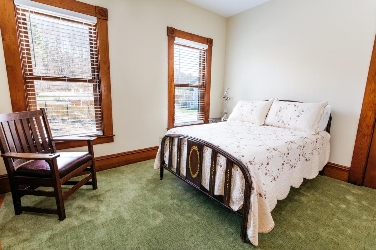 | Reynolds House Inn