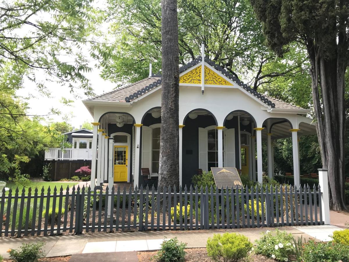 | Brannan Cottage Inn