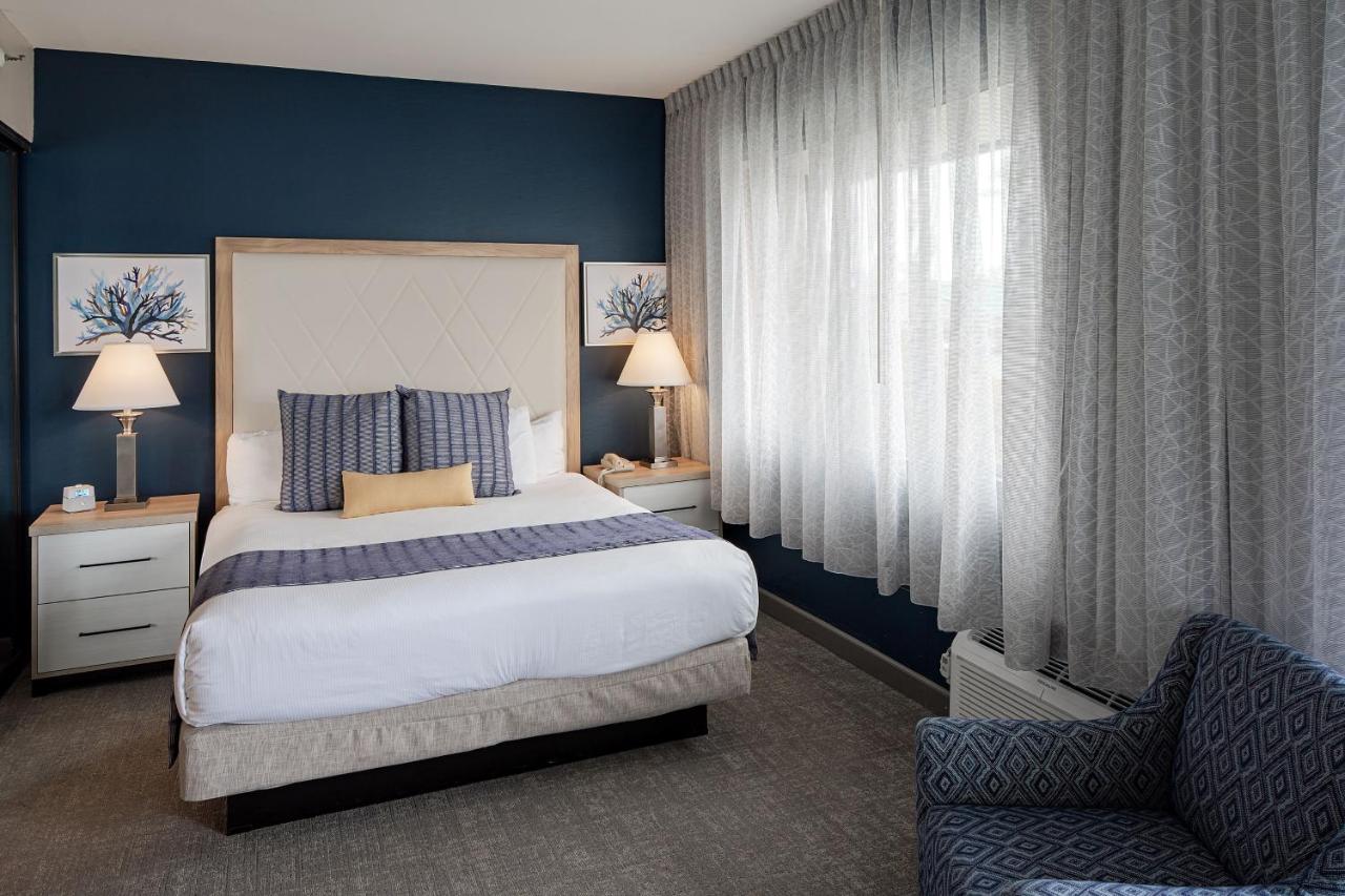 Superior King Suite at Bay Club Hotel & Marina
