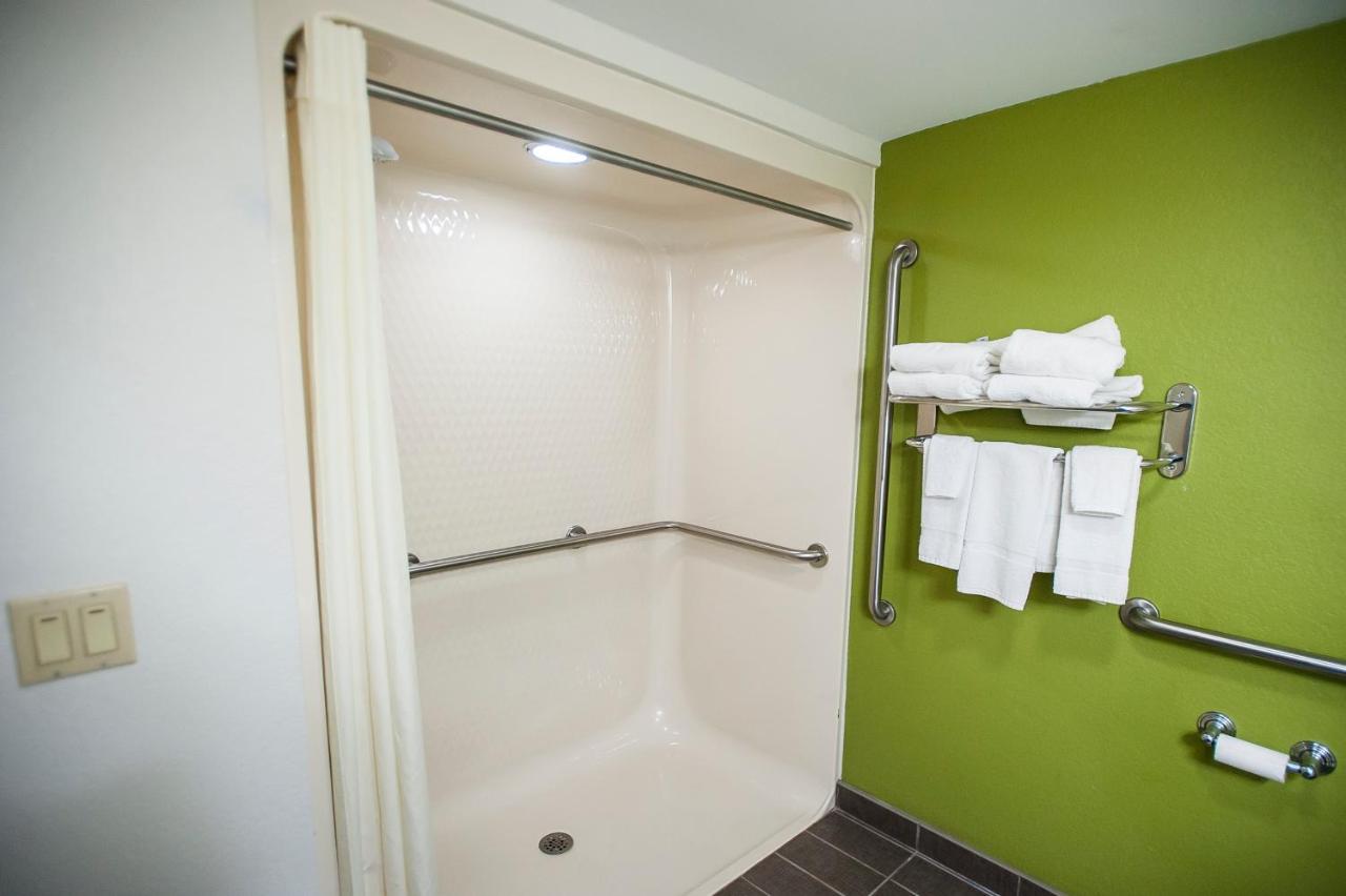 Queen Room - Disability Access/Non-Smoking at Sleep Inn Midland - Bay City West