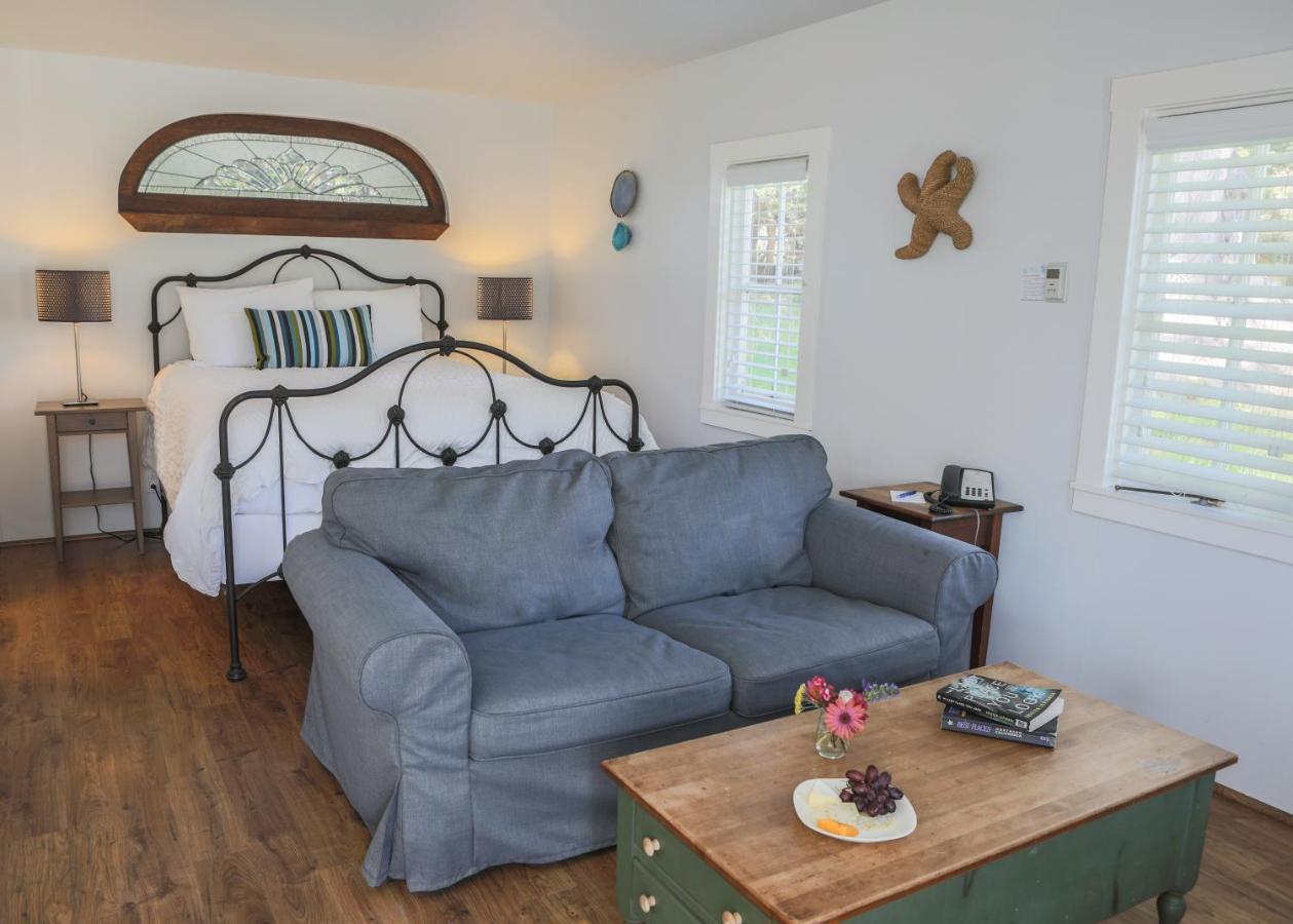 | Inn at Schoolhouse Creek