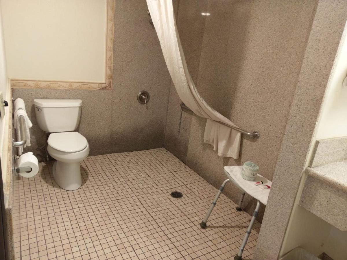King Room - Disability Access/Non-Smoking at Travelodge by Wyndham Costa Mesa Newport Beach Hacienda