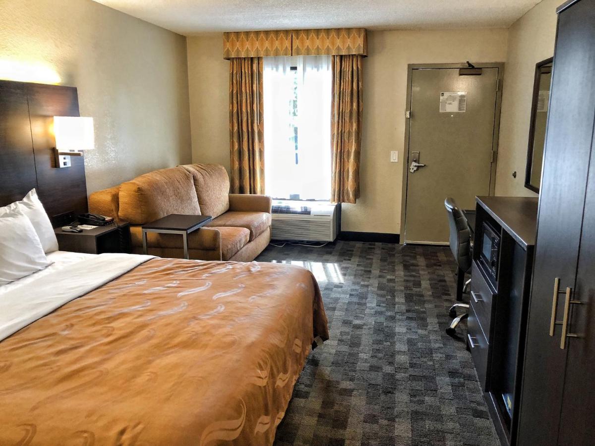 Standard Room, 1 King Bed with Ottoman, Non-Smoking at Quality Inn Riverside near UCR and Downtown
