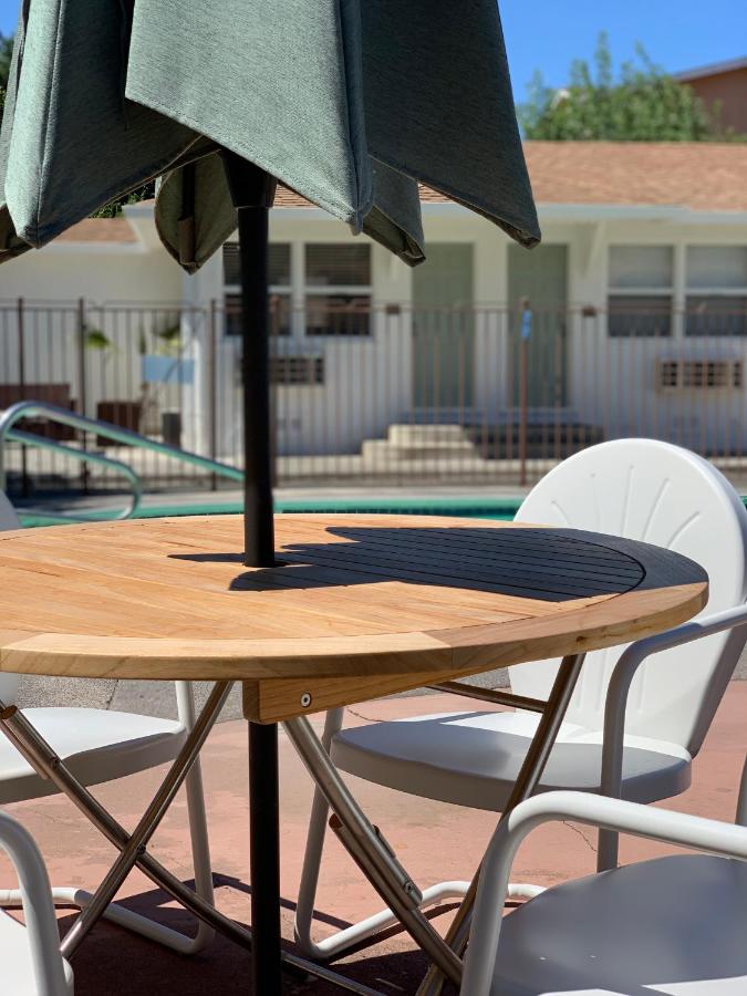 | Carlin's Cottage Court