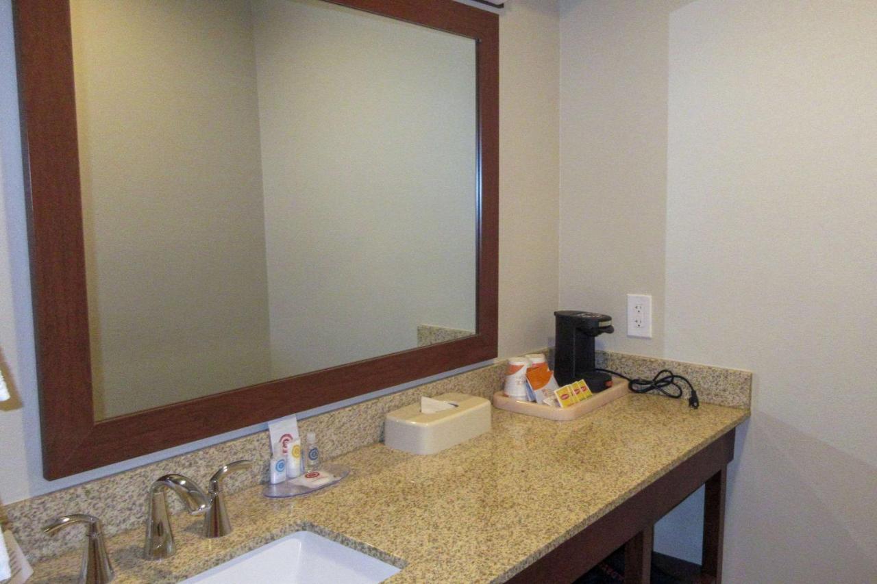 King Room - Non-Smoking at Comfort Inn Bishop