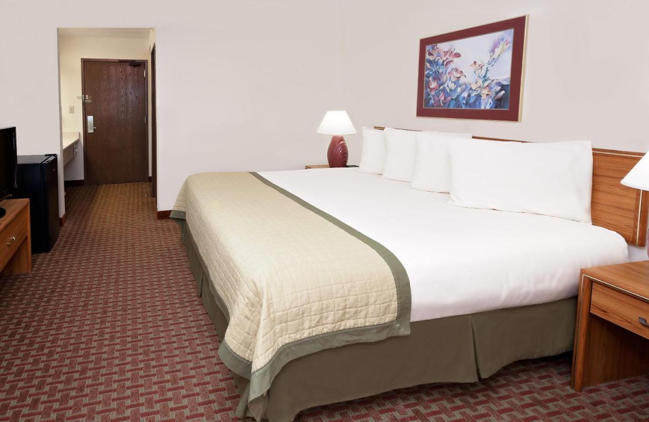 King Room - Non-Smoking at Baymont by Wyndham St. Joseph/Stevensville