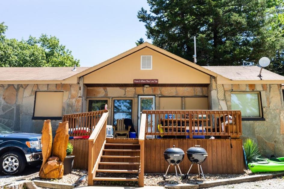 Four-Bedroom Lodge at Point View Resort