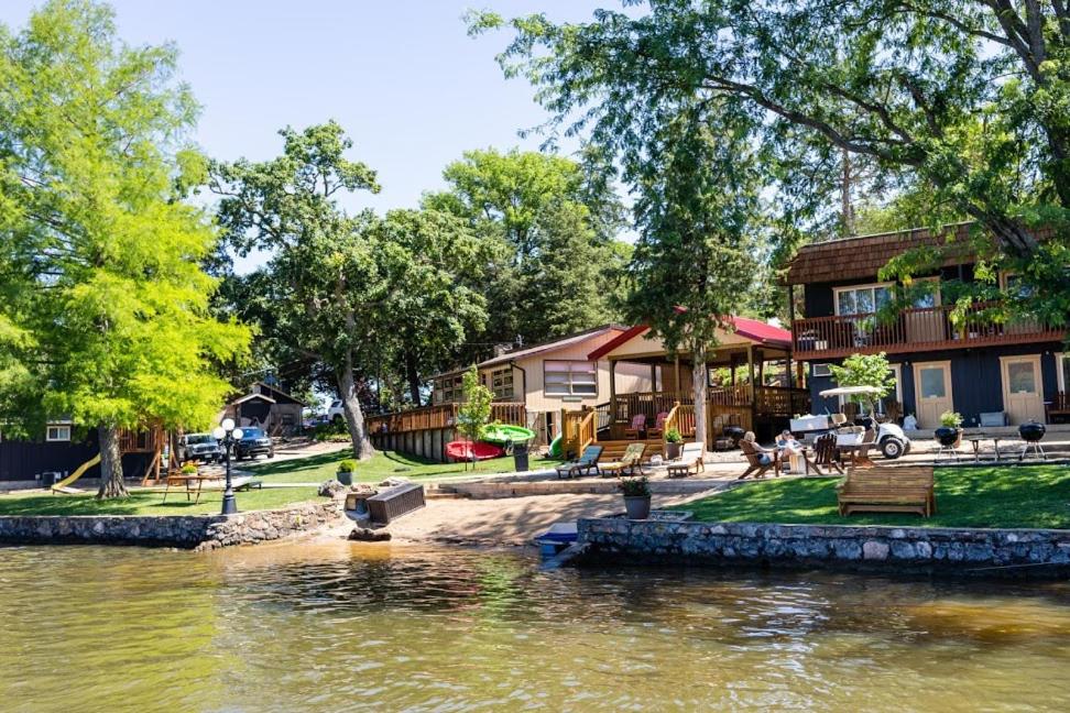 Three-Bedroom Cabin at Point View Resort