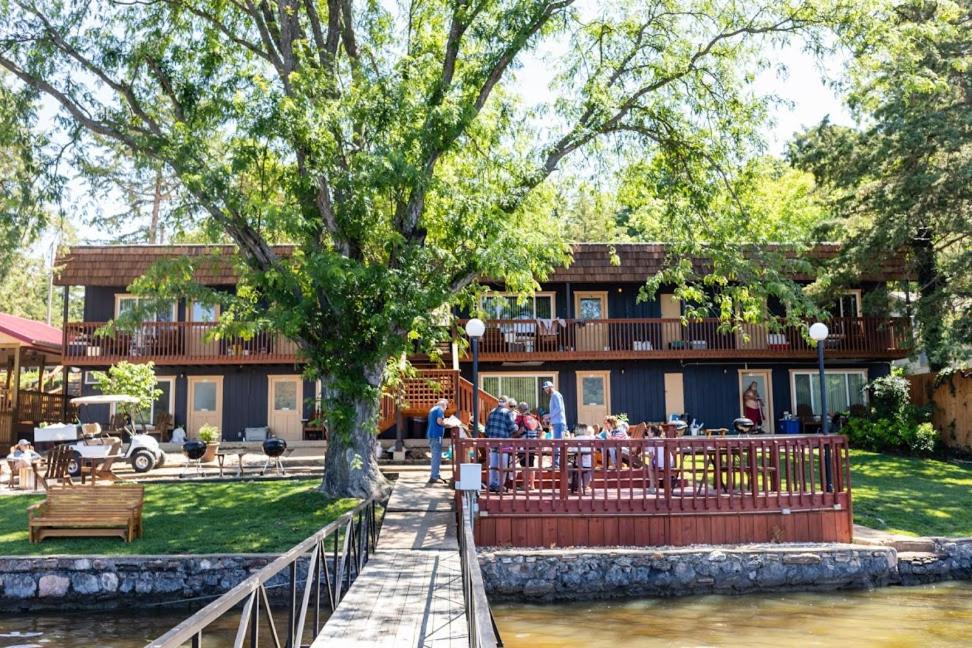 Three-Bedroom Cabin at Point View Resort