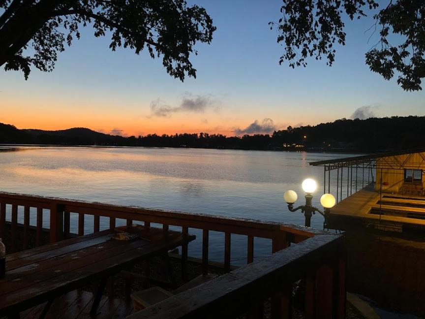 Two-Bedroom Deluxe Cabin at Point View Resort