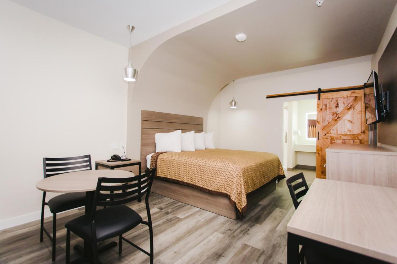 | Palace Inn- Louetta