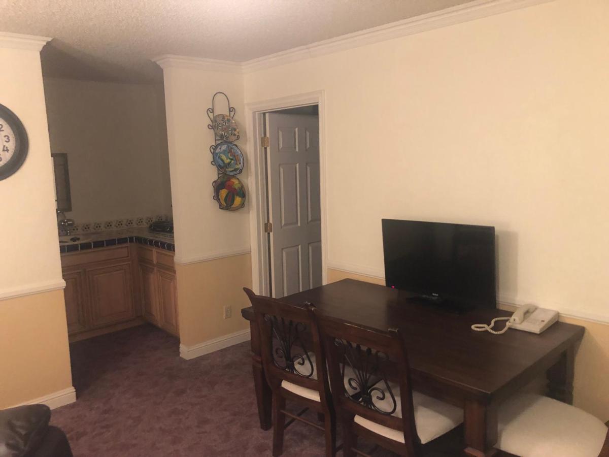 Executive Suite at National 9 Inn