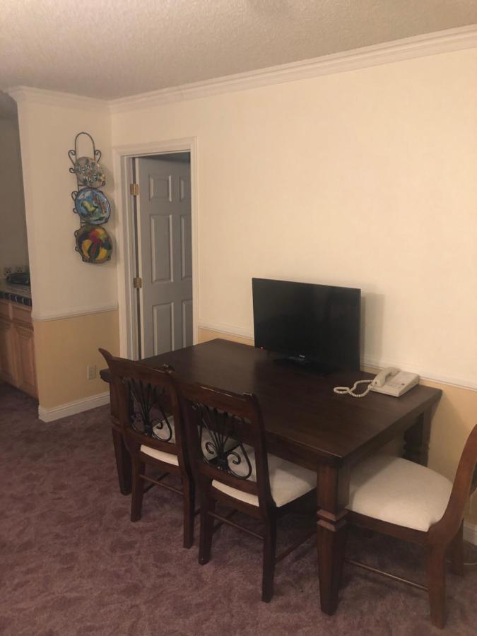Executive Suite at National 9 Inn
