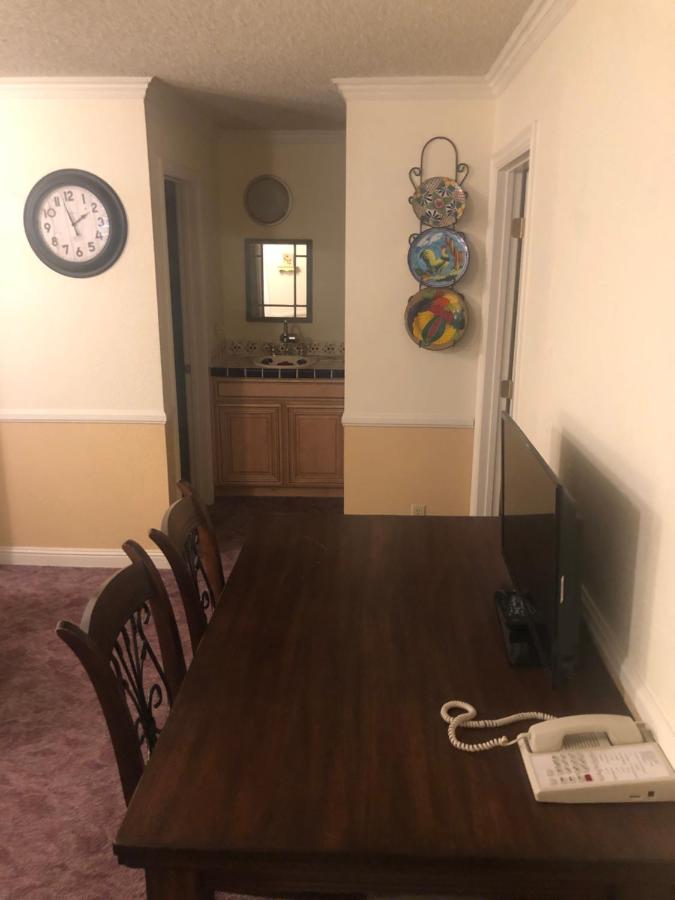Executive Suite at National 9 Inn