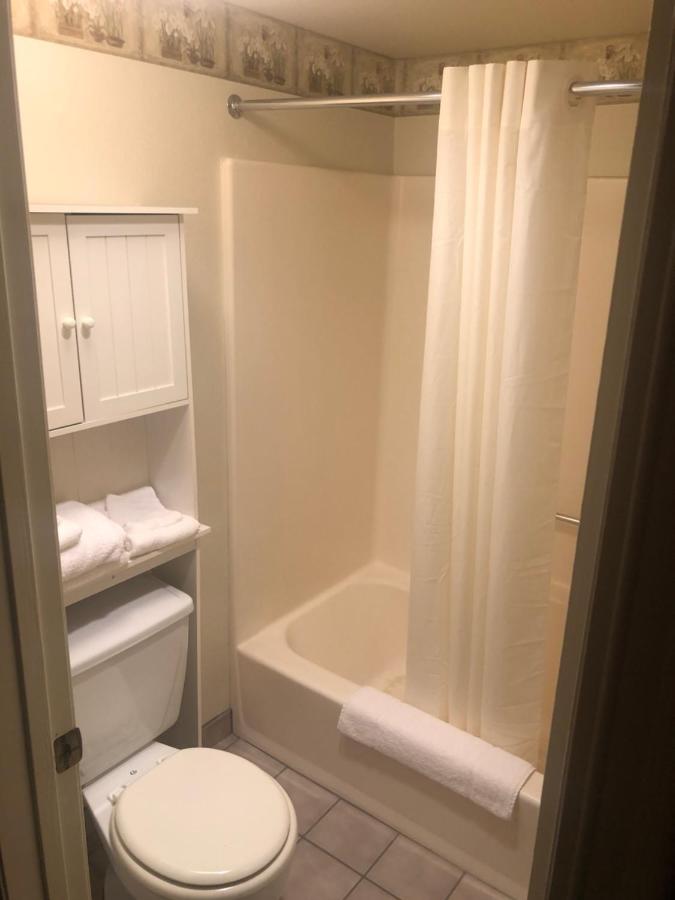 Executive Suite at National 9 Inn