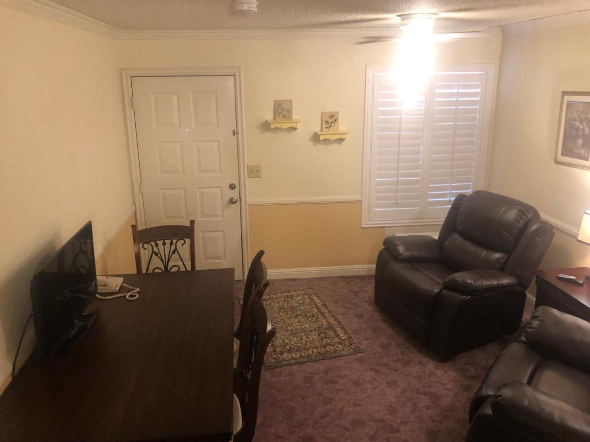 Executive Suite at National 9 Inn