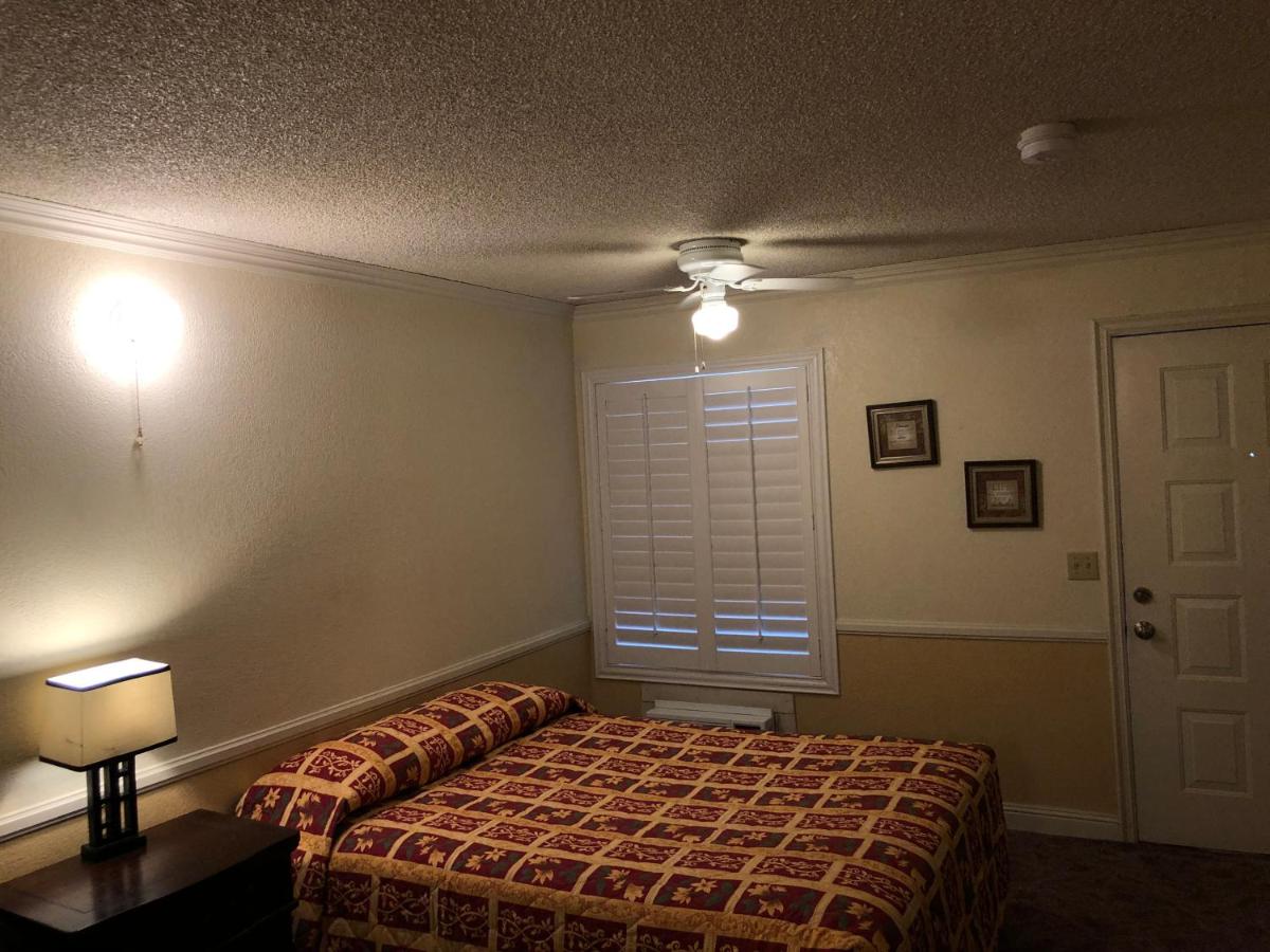 Executive Suite at National 9 Inn