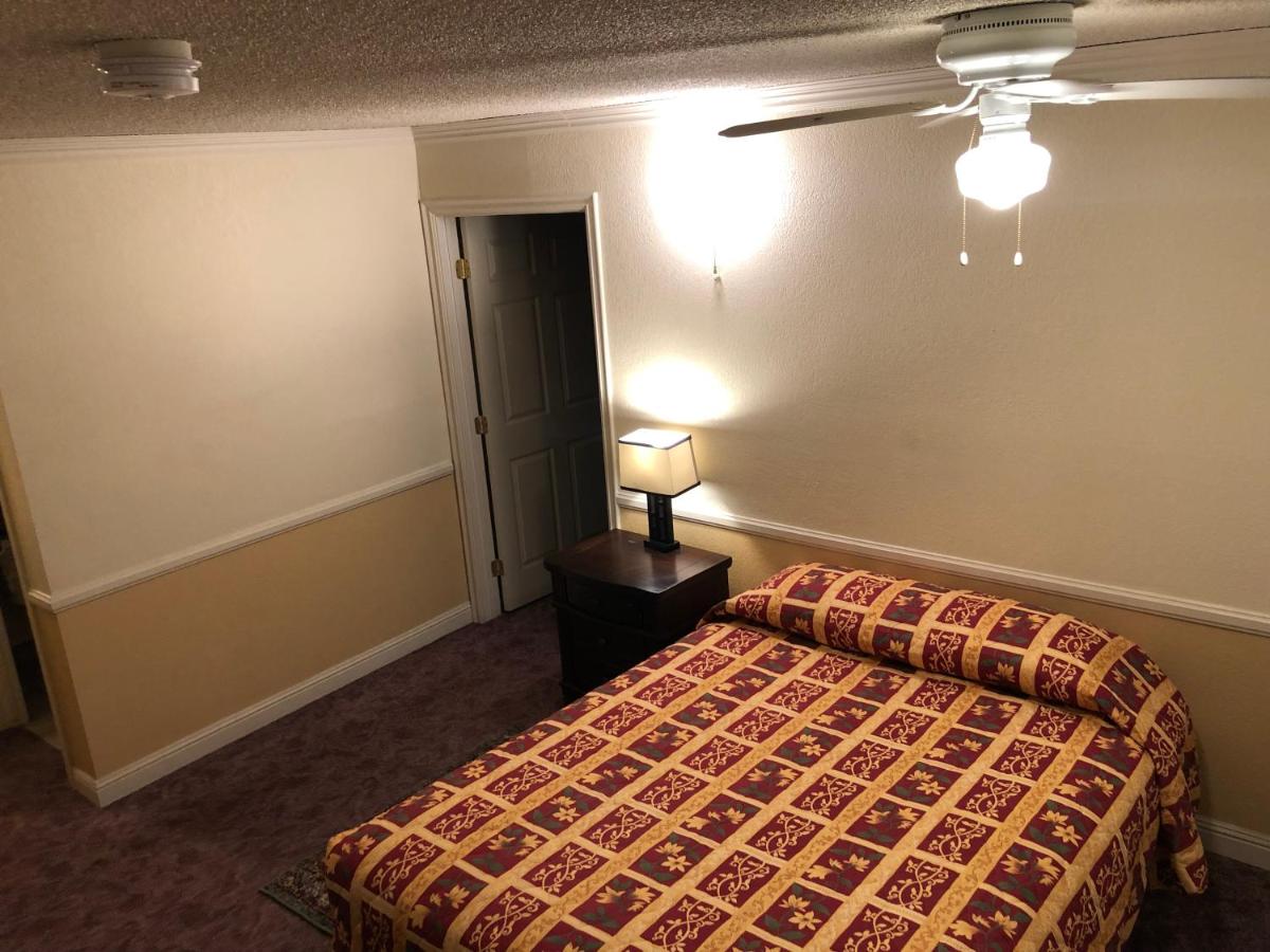 Executive Suite at National 9 Inn