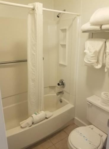 | Cody Legacy Inn & Suites