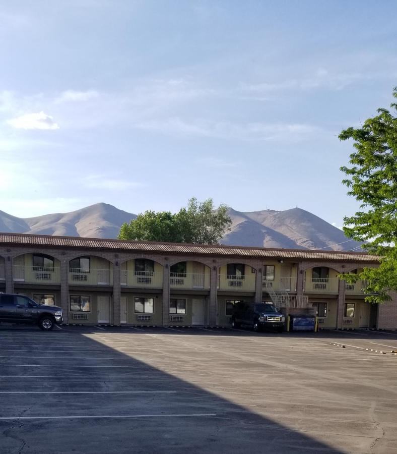 Queen Room - Non-Smoking at Days Inn by Wyndham Winnemucca