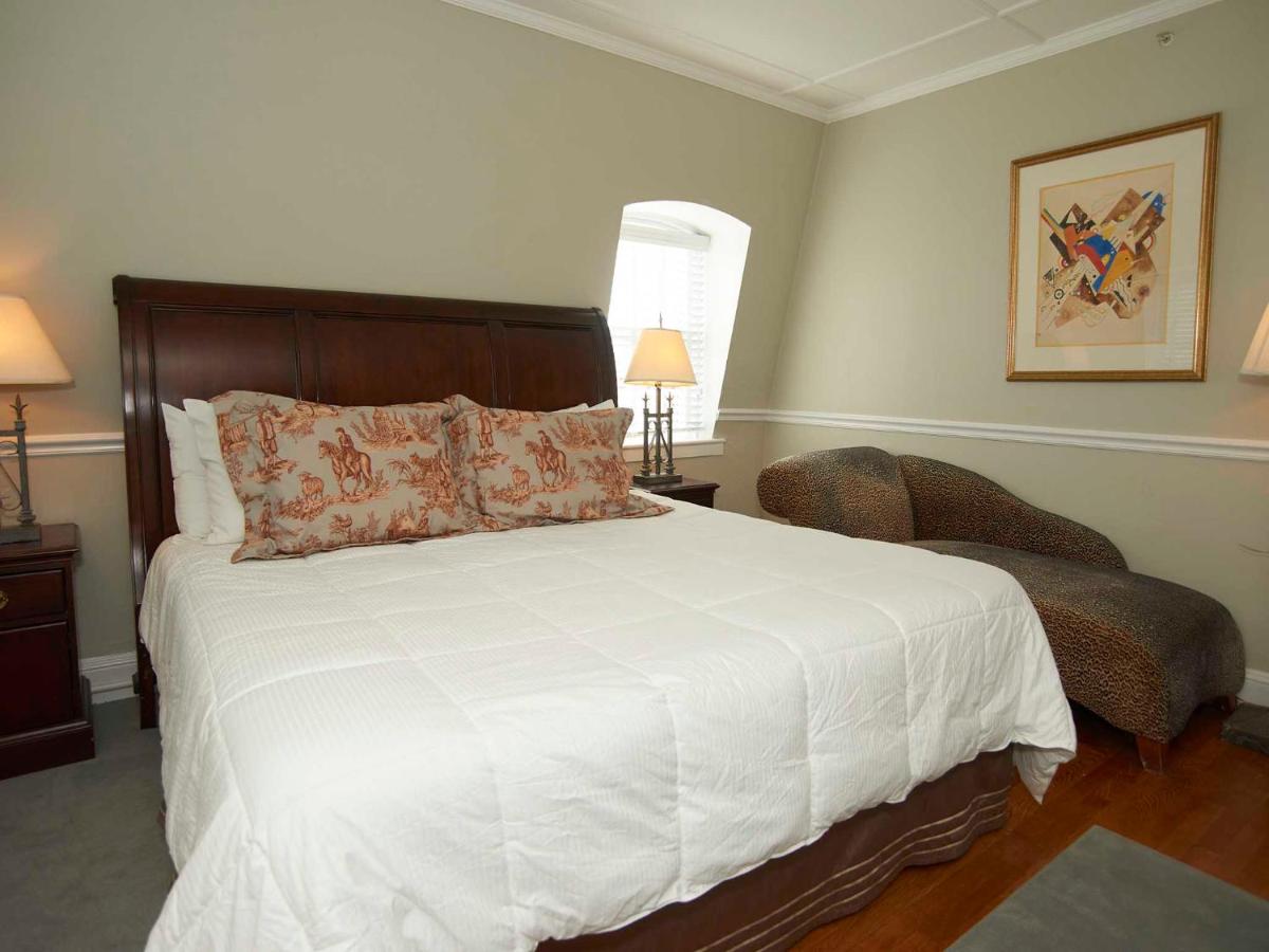 | Bellevue Manor