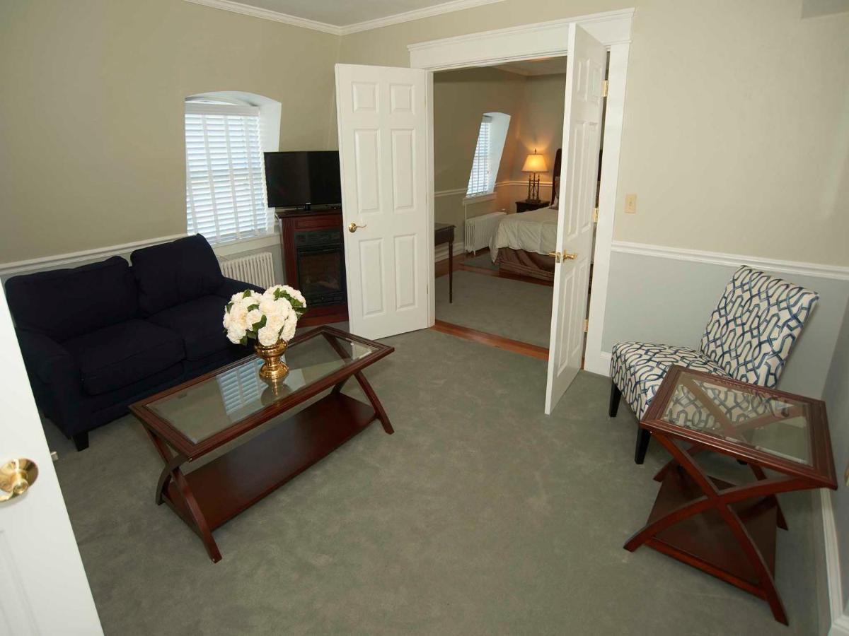 | Bellevue Manor