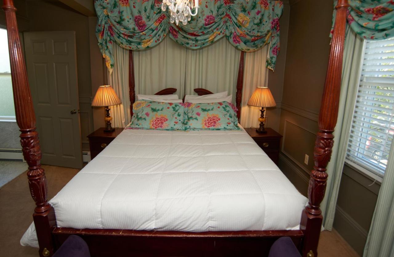 | Bellevue Manor
