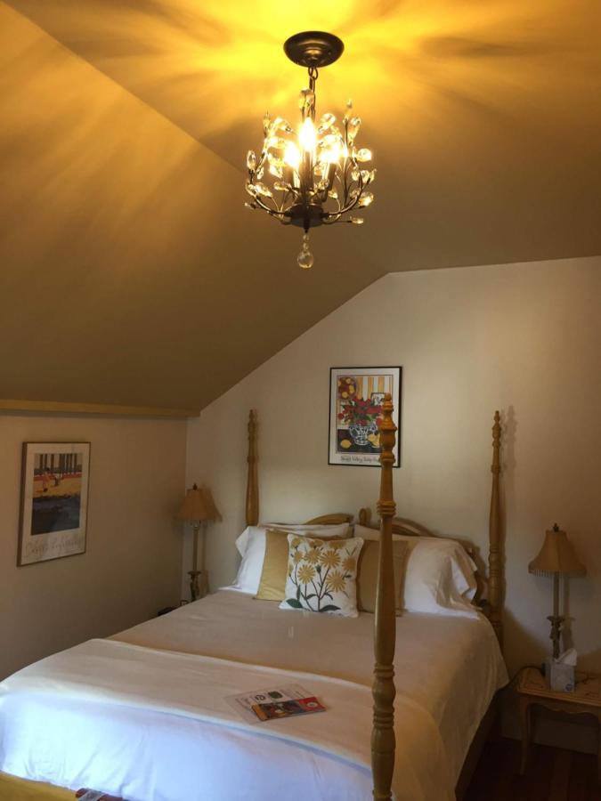 | Katys Inn