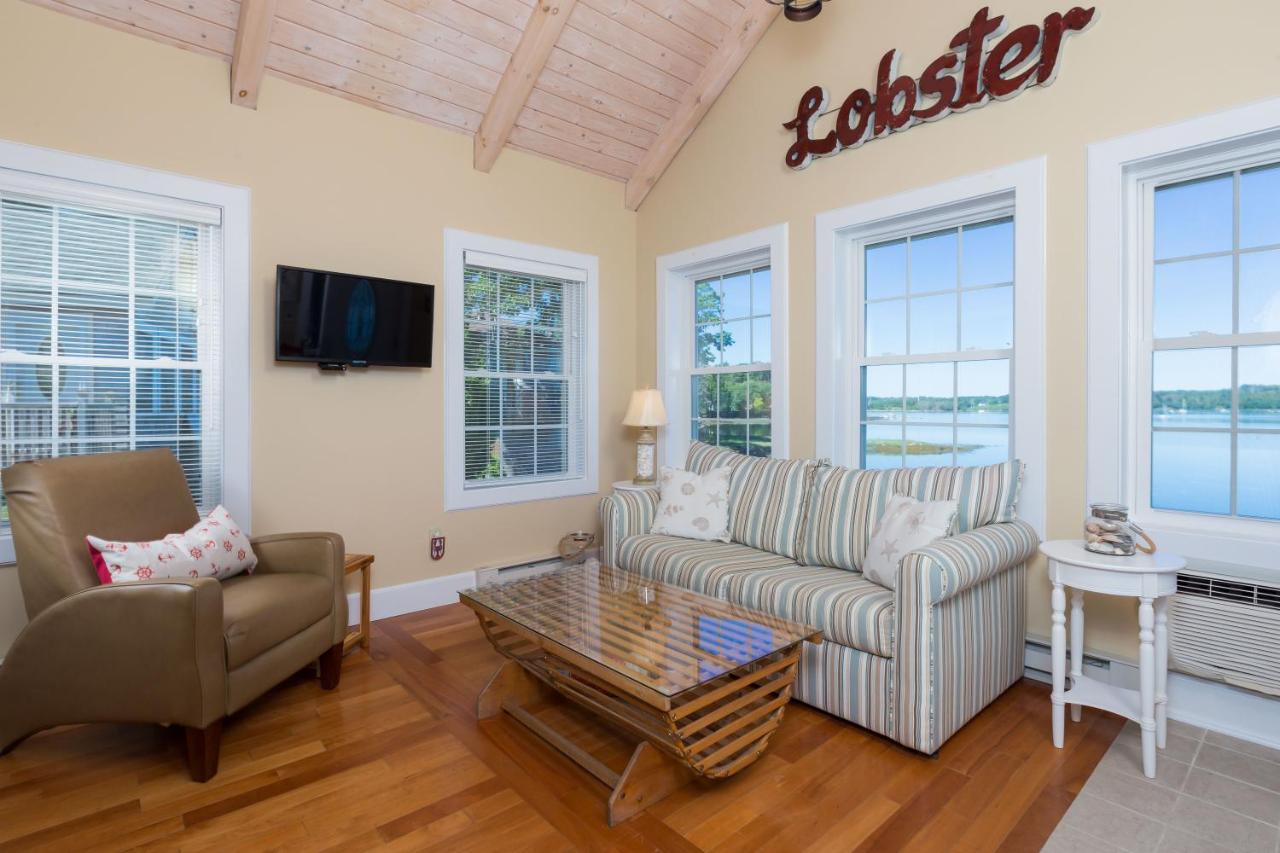 Standard Queen Room at Sheepscot Harbour Village Resort