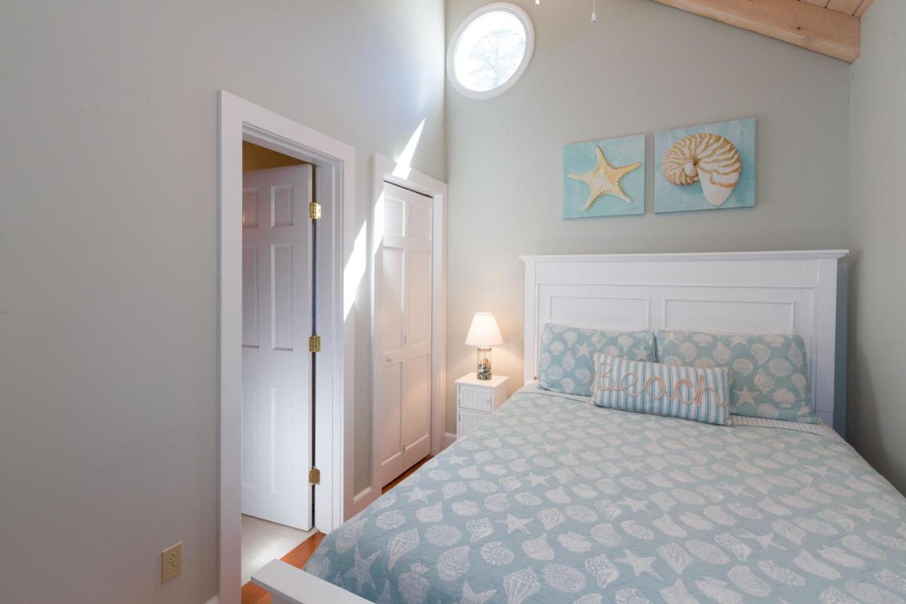 Standard Queen Room at Sheepscot Harbour Village Resort