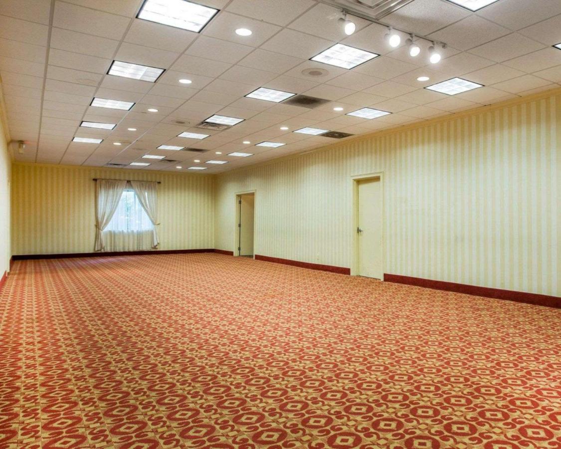 | Budgetel Inn & Suites Atlanta