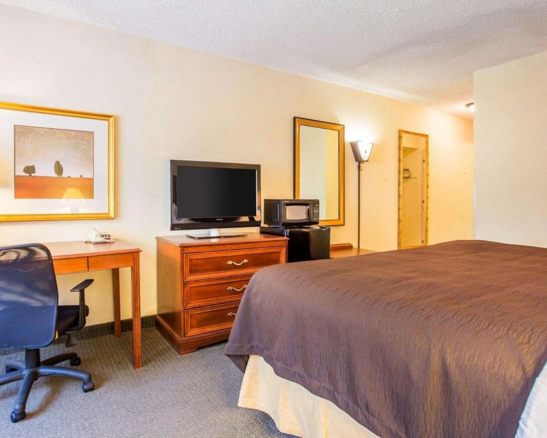 | Budgetel Inn & Suites Atlanta