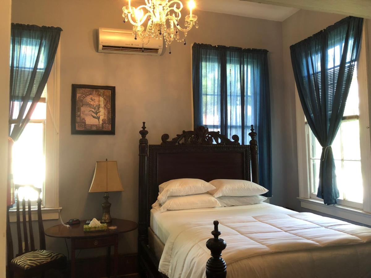 | Oakview Bed and Breakfast