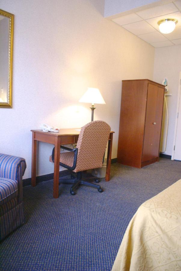 King Room at Raritan Hotel
