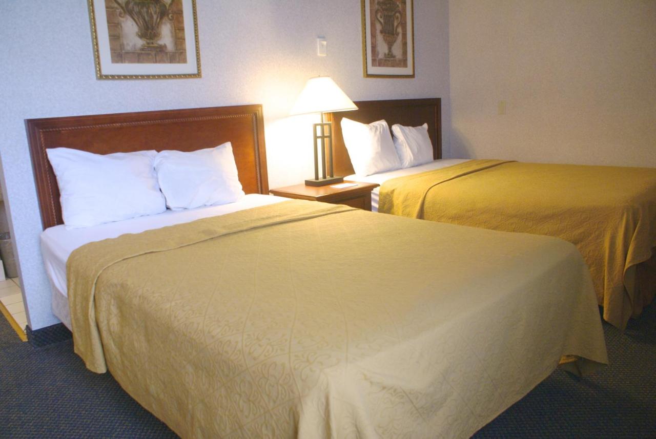Double Room with Two Double Beds at Raritan Hotel