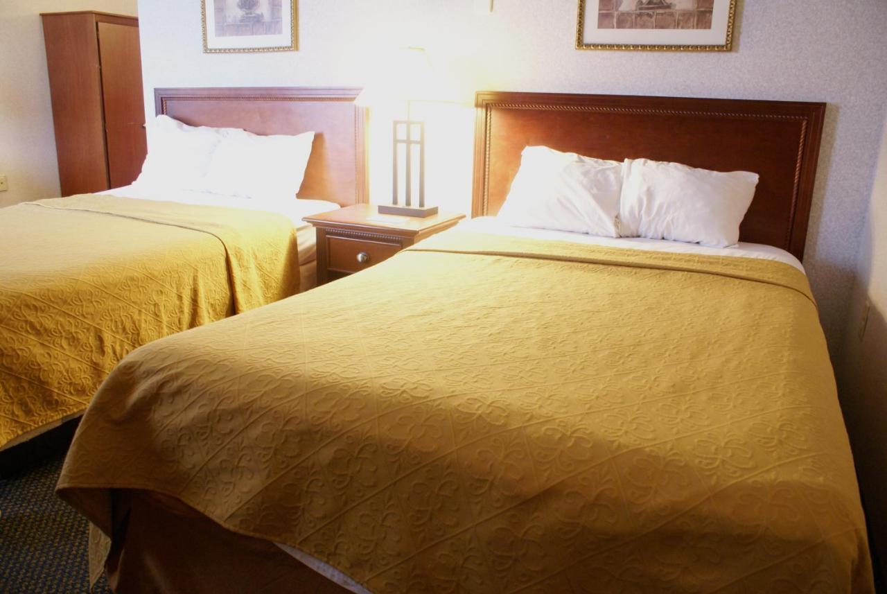 Double Room with Two Double Beds at Raritan Hotel