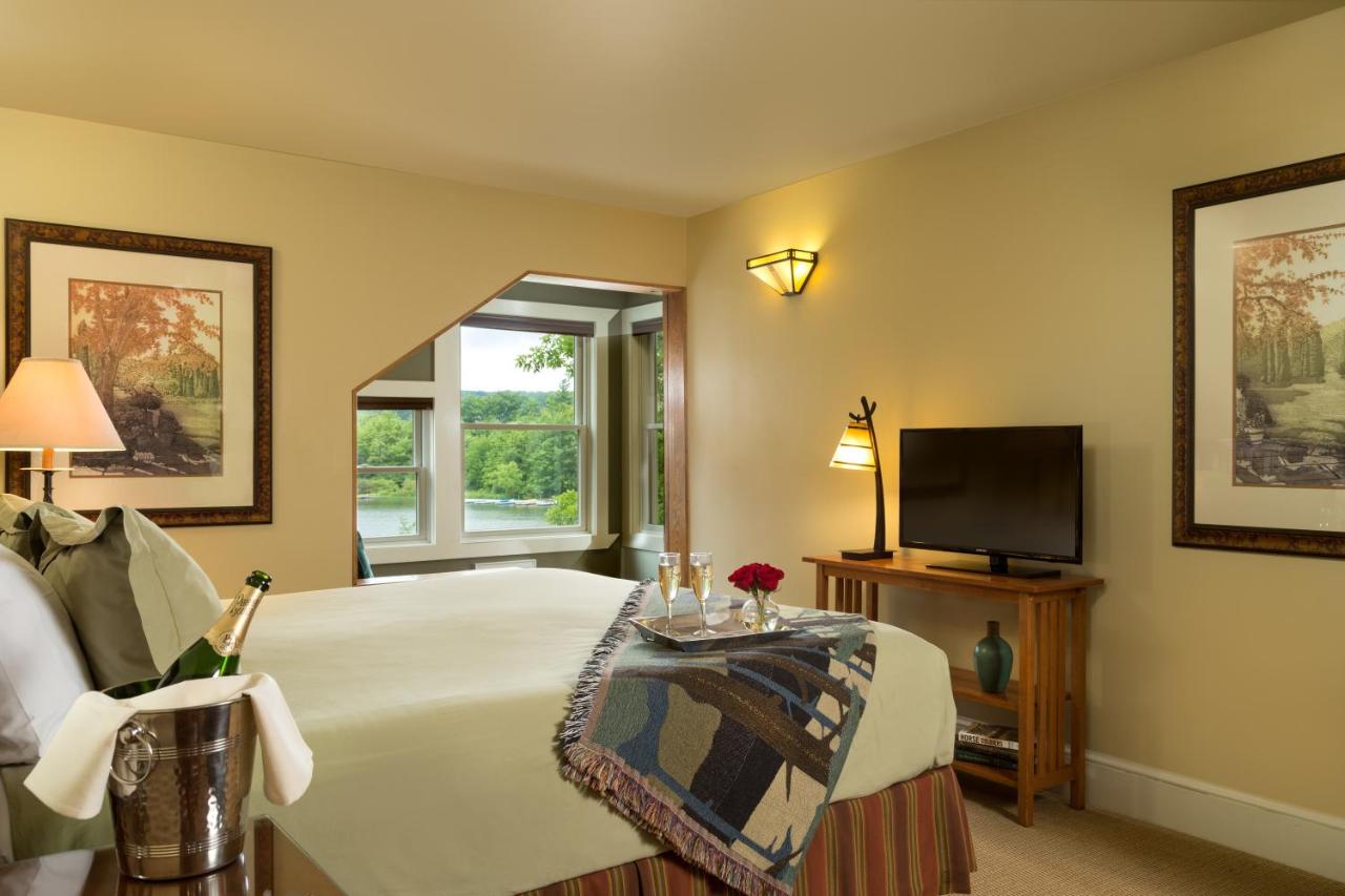 | Lake Pointe Inn